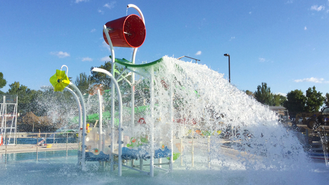 Giant play structure with a dumping bucket dumping water at the Horace Mann Park